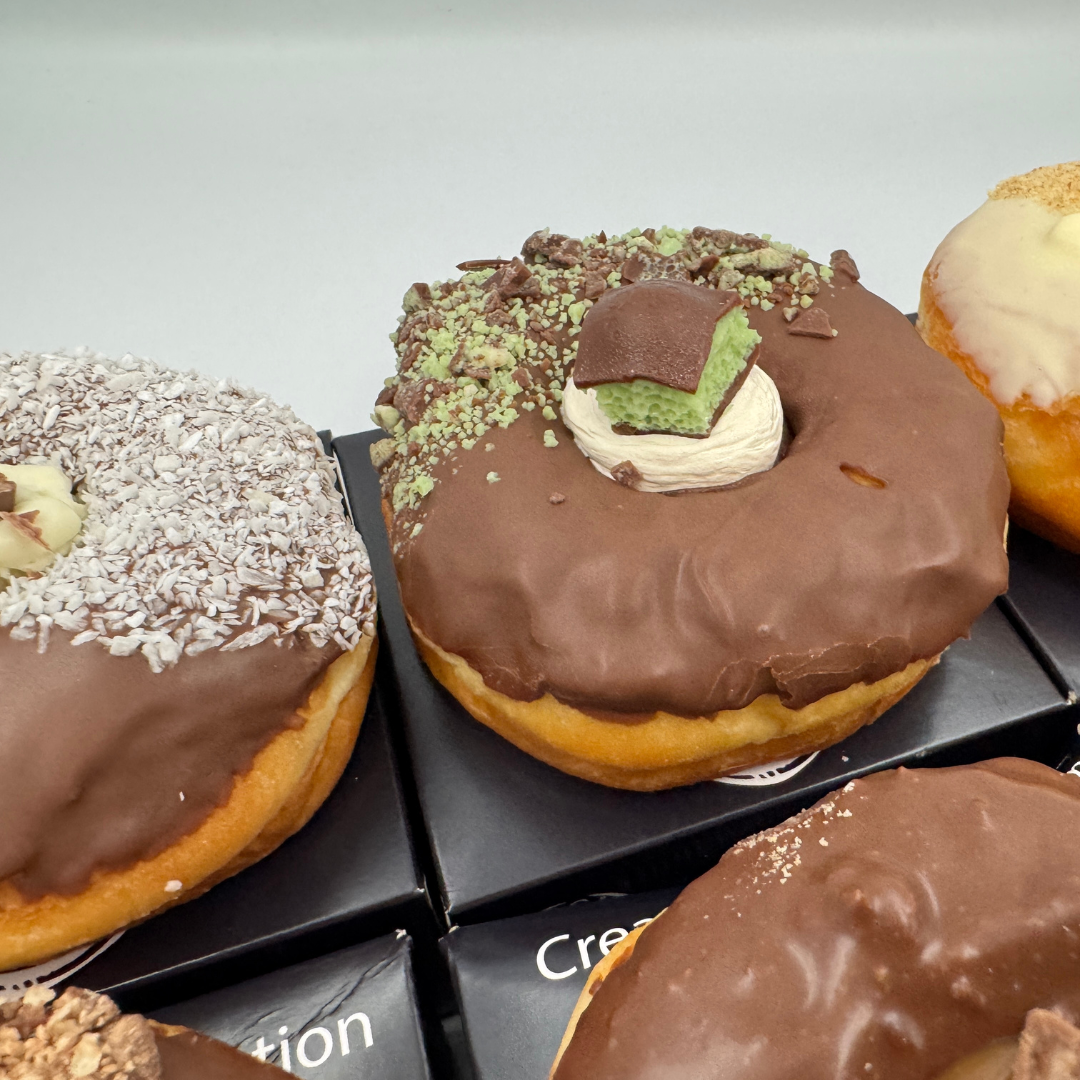 The Sweet Mix Box - 6 Donuts Black Box Donuts